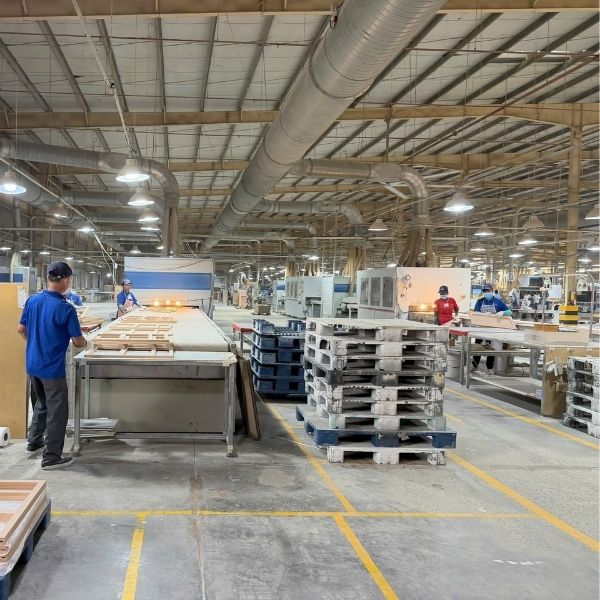 Vietnam kitchen cabinet factory with CNC manufacturing systems