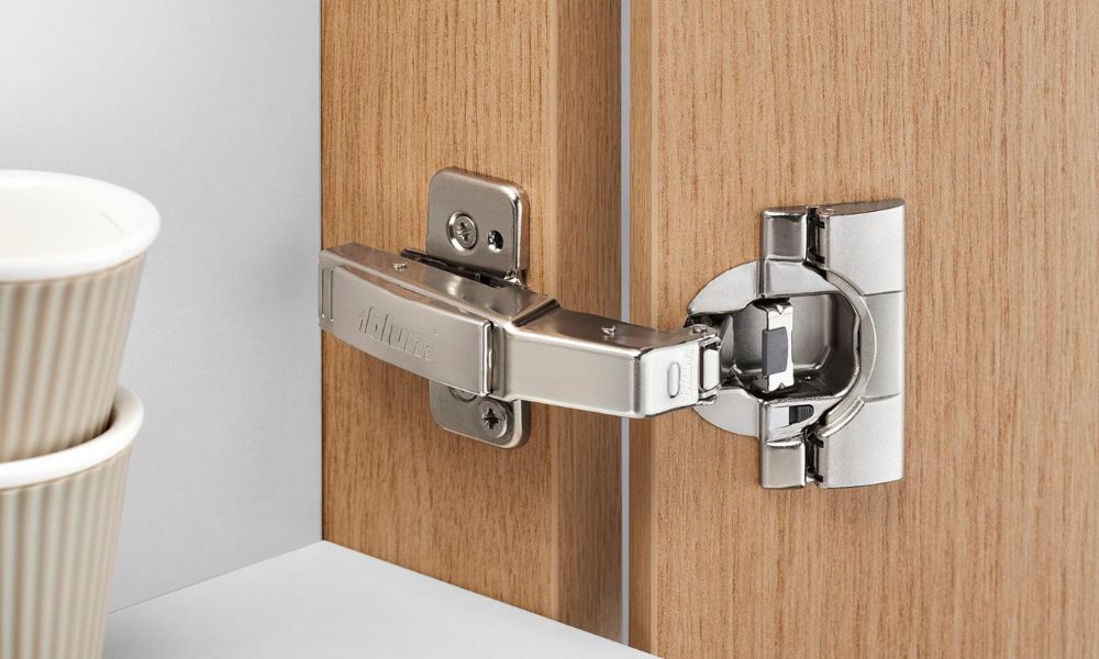 Integrated soft-close cabinet hinge for kitchen cabinets