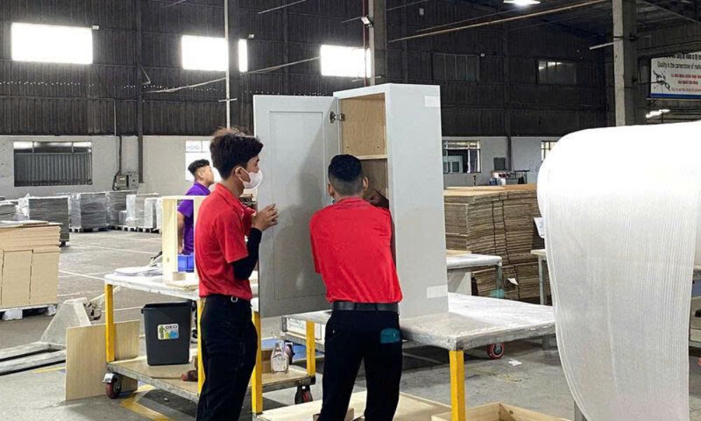 Quality inspection of cabinet hinges before shipment