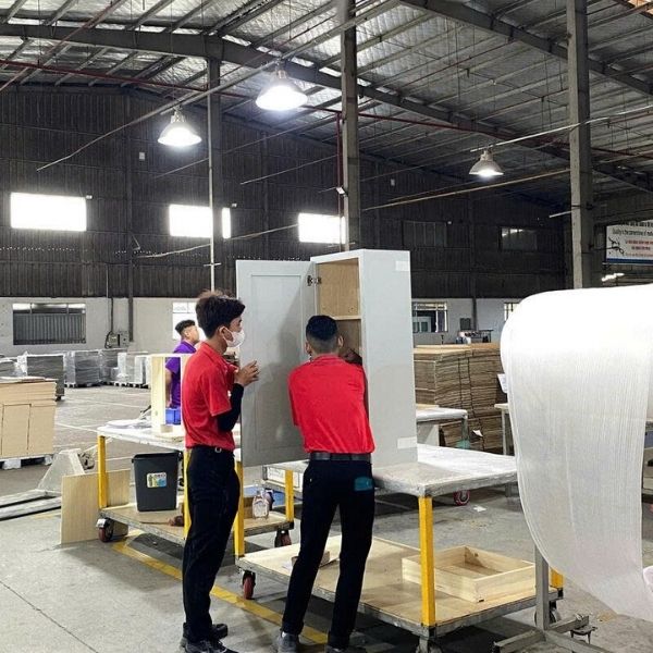 Quality inspection before shipping kitchen cabinets