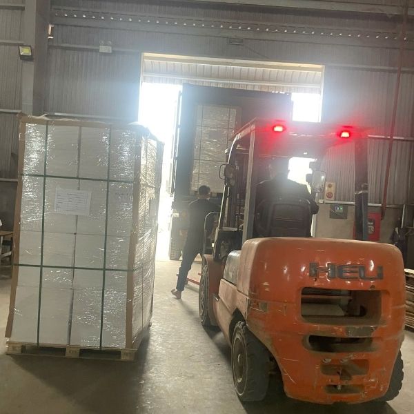 Kitchen cabinet container loading before final balance payment