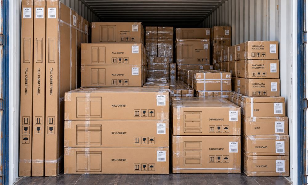 Kitchen cabinet container loading wholesale OEM with mixed-SKU flat-pack cabinet cartons.